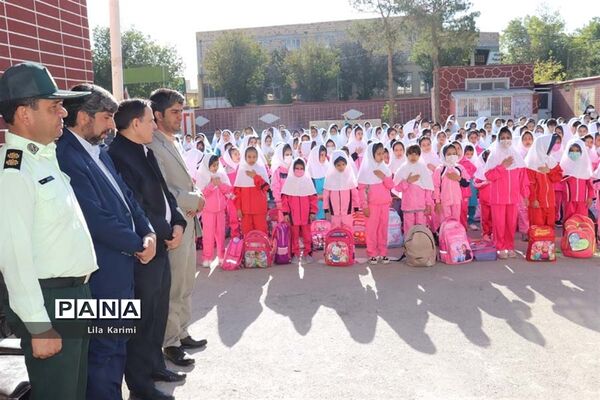 برگزاری آیین حافظ خوانی در مدارس آباده