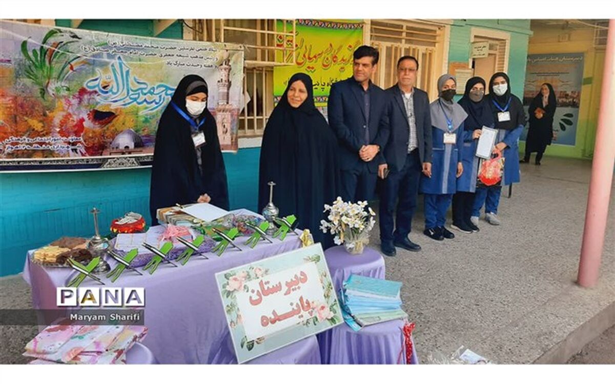 برگزاری مسابقه درس‌هایی از قرآن در دبیرستان پاینده ناحیه یک اهواز