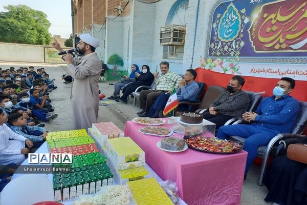 وحدت دانش‌آموزان مدارس ناحیه یک اهواز در برپایی جشن میلاد رسول اکرم (ص)