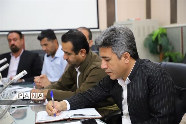نشست معاونان پرورشی، تربیت‌بدنی و روسای ادرات دانش‌آموزی آموزش و پرورش کرمانشاه