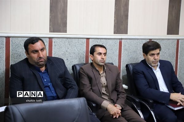 نشست معاونان پرورشی، تربیت‌بدنی و روسای ادرات دانش‌آموزی آموزش و پرورش کرمانشاه