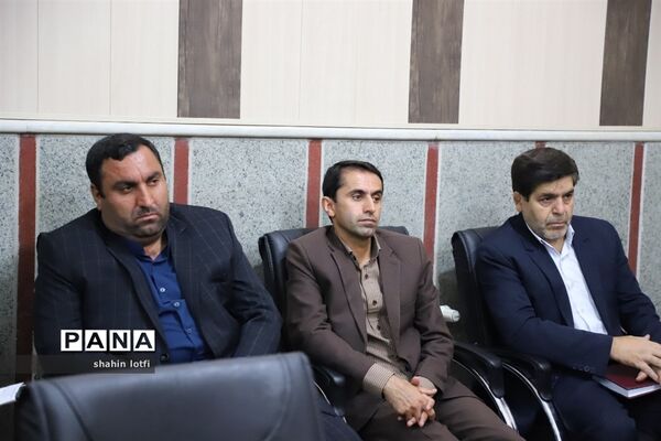 نشست معاونان پرورشی، تربیت‌بدنی و روسای ادرات دانش‌آموزی آموزش و پرورش کرمانشاه