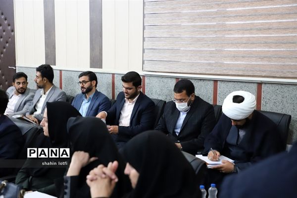 نشست معاونان پرورشی، تربیت‌بدنی و روسای ادرات دانش‌آموزی آموزش و پرورش کرمانشاه