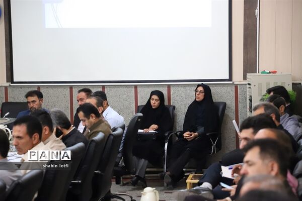 نشست معاونان پرورشی، تربیت‌بدنی و روسای ادرات دانش‌آموزی آموزش و پرورش کرمانشاه