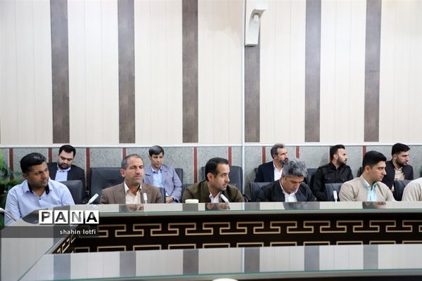 نشست معاونان پرورشی، تربیت‌بدنی و روسای ادرات دانش‌آموزی آموزش و پرورش کرمانشاه