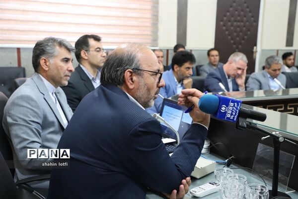 نشست معاونان پرورشی، تربیت‌بدنی و روسای ادرات دانش‌آموزی آموزش و پرورش کرمانشاه