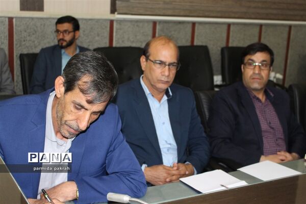 نشست معاونان پرورشی، تربیت‌بدنی و روسای ادرات دانش‌آموزی آموزش و پرورش کرمانشاه