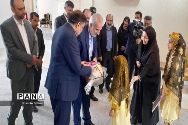 مراسم استقبال از وزیر آموزش و پرورش در فرودگاه بین‌المللی بندرعباس