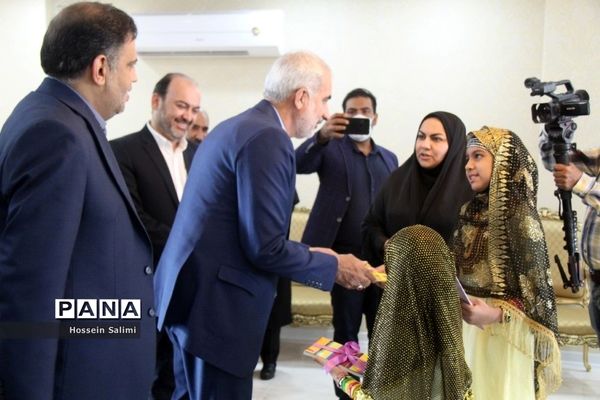 مراسم استقبال از وزیر آموزش و پرورش در فرودگاه بین‌المللی بندرعباس