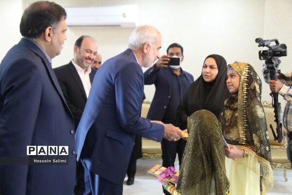 مراسم استقبال از وزیر آموزش و پرورش در فرودگاه بین‌المللی بندرعباس