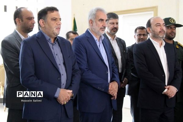 مراسم استقبال از وزیر آموزش و پرورش در فرودگاه بین‌المللی بندرعباس