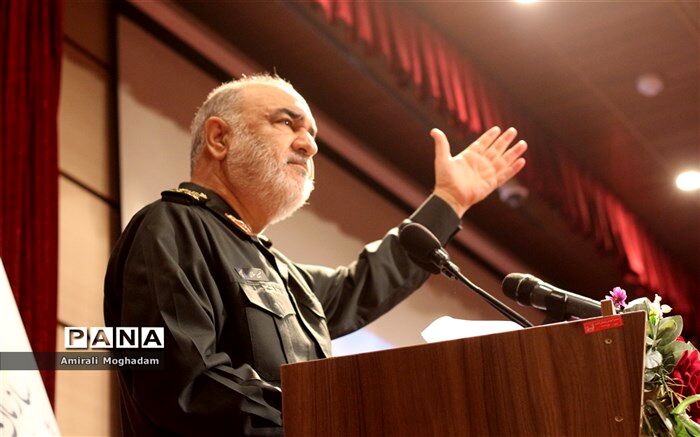 نبرد اخیر‌، در مساحت عظیمی از این عالم جریان دارد