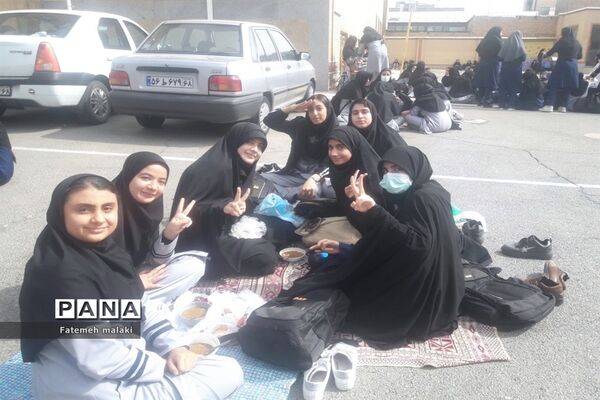 برگزاری جشن میلاد پیامبر اسلام (ص)و امام جعفر صادق (ع) در دبیرستان زنده‌یاد علی حاتمی ملارد