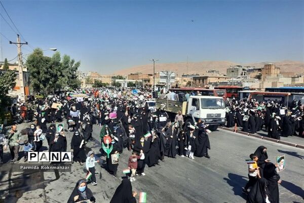 حضور پرشور بانوان شیرازی در همایش بانوان فاطمی
