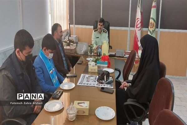 تقدیر دانش‌آموزان سمنانی از زحمات نیروی جان بر کف انتظامی