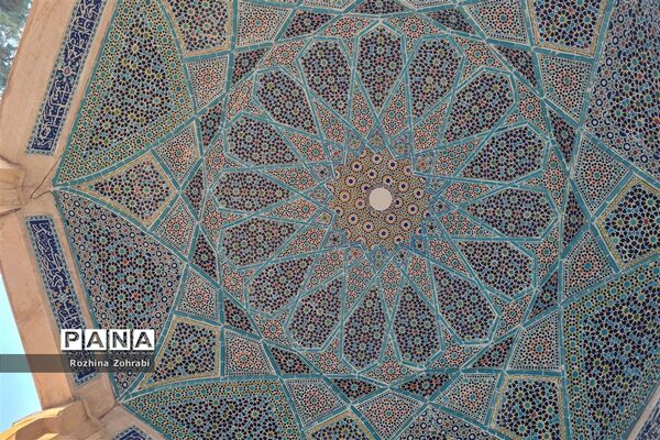 آرامگاه حافظ در سالروز این شاعر پرآوازه