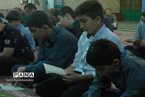 حضور دانش‌آموزان و فرهنگیان منطقه۹ در دعای ندبه