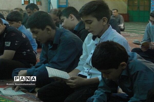 حضور دانش‌آموزان و فرهنگیان منطقه۹ در دعای ندبه
