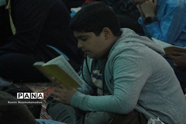 حضور دانش‌آموزان و فرهنگیان منطقه۹ در دعای ندبه