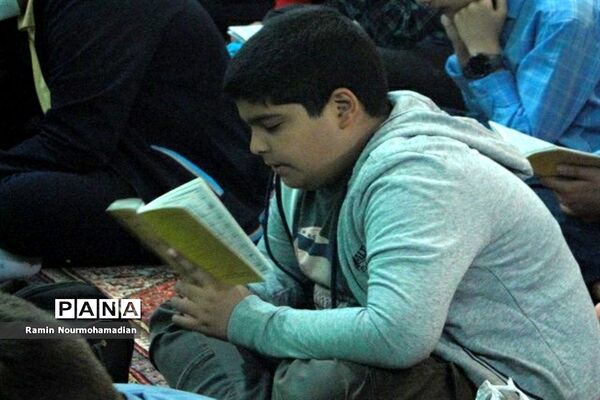 حضور دانش‌آموزان و فرهنگیان منطقه۹ در دعای ندبه