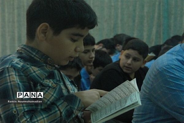 حضور دانش‌آموزان و فرهنگیان منطقه۹ در دعای ندبه