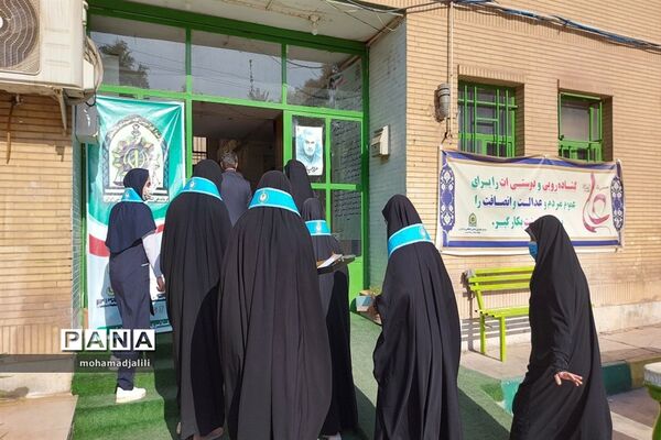 تقدیر از حافظان امنیت کلانتری ۱۳ آزادگان اهواز