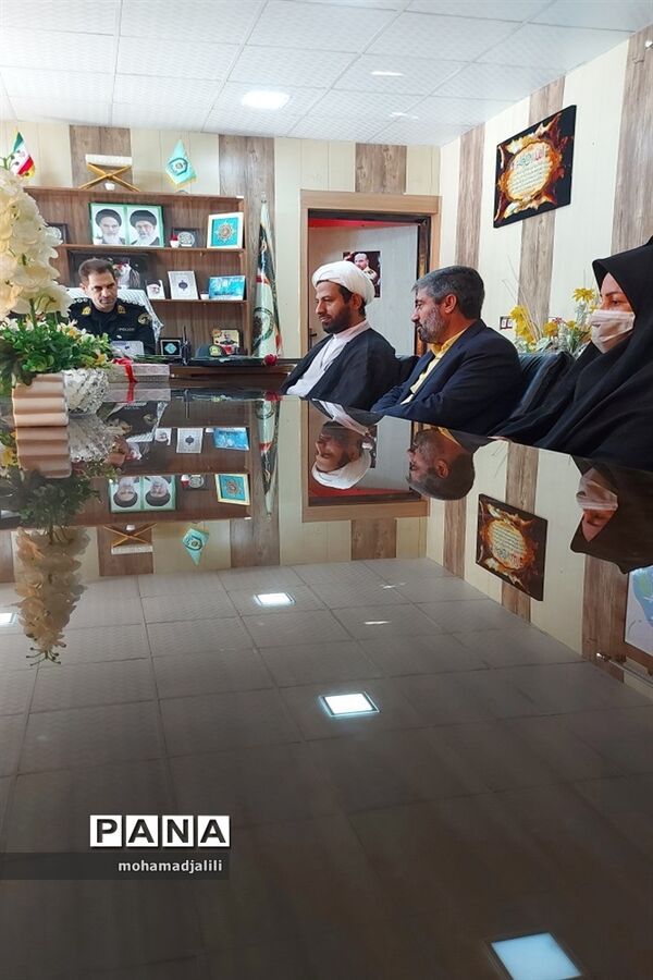 تقدیر از حافظان امنیت کلانتری ۱۳ آزادگان اهواز