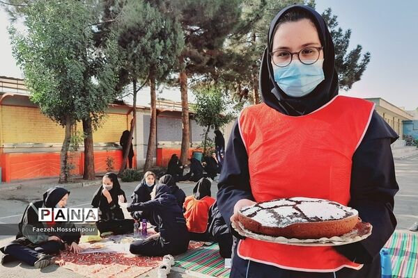 جشنواره غذای سالم و نمایشگاه دست‌سازه‌های ورزشی به‌مناسبت هفته تربیت‌بدنی در بهارستان‌ دو