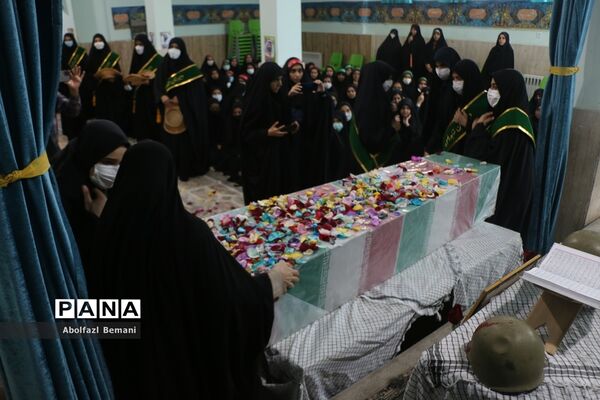 استقبال از شهید گمنام در دبیرستان شاهد رضویه قم