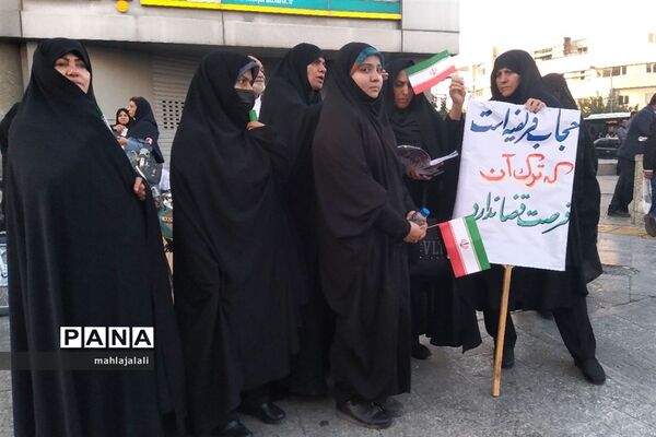 جشن بزرگ میلاد پیامبر مهربانی با نقش‌آفرینی بانوان محجبه و انقلابی مشهد مقدس