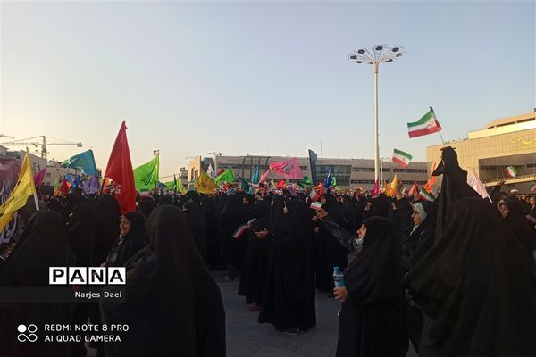 جشن بزرگ پیامبر مهربانی با نقش‌آفرینی بانوان محجبه و انقلابی مشهد مقدس