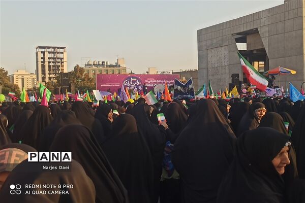 جشن بزرگ پیامبر مهربانی با نقش‌آفرینی بانوان محجبه و انقلابی مشهد مقدس