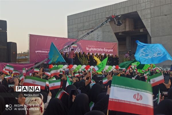 جشن بزرگ پیامبر مهربانی با نقش‌آفرینی بانوان محجبه و انقلابی مشهد مقدس