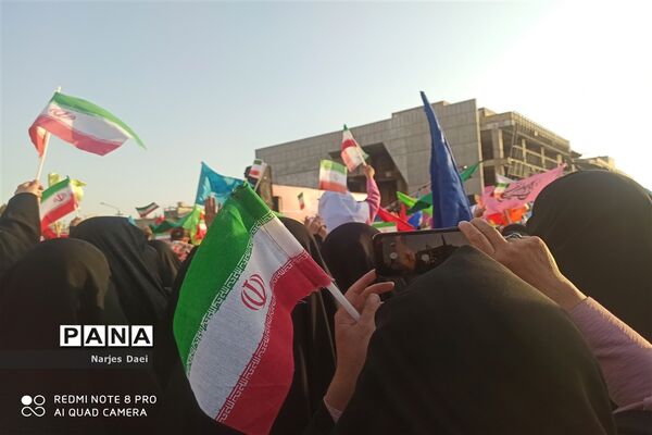 جشن بزرگ پیامبر مهربانی با نقش‌آفرینی بانوان محجبه و انقلابی مشهد مقدس