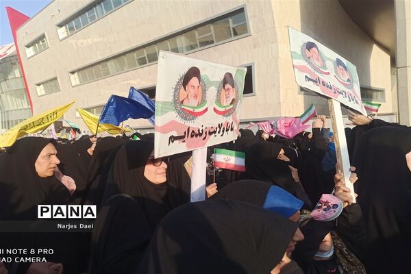 جشن بزرگ پیامبر مهربانی با نقش‌آفرینی بانوان محجبه و انقلابی مشهد مقدس