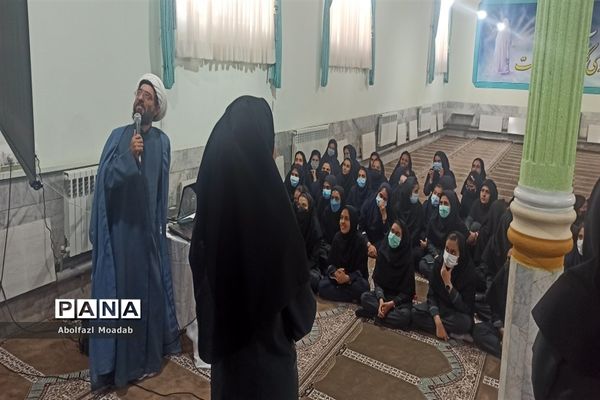 برگزاری جشن هفته وحدت در دبیرستان شاهد مطهره‌ کاشمر