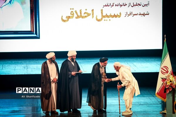 آیین اختتامیه نخستین کنگره ملی شعر وحدت اسلامی