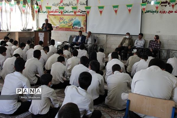 برگزاری مناظره دانش‌آموزی در مدرسه شهید‌بهشتی سمنان
