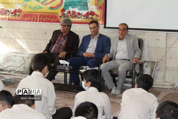 برگزاری مناظره دانش‌آموزی در مدرسه شهید‌بهشتی سمنان