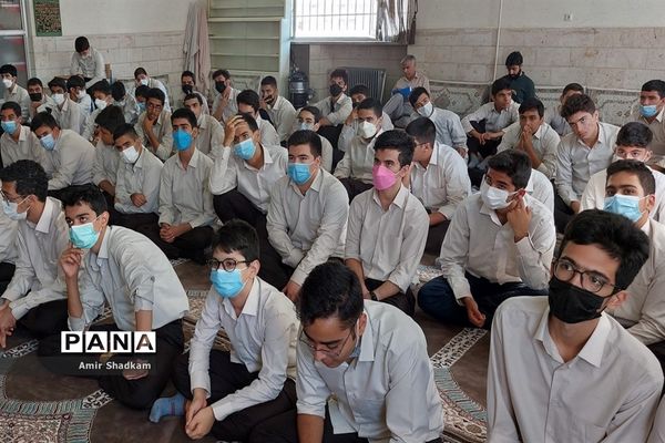 برگزاری مناظره دانش‌آموزی در مدرسه شهید‌بهشتی سمنان