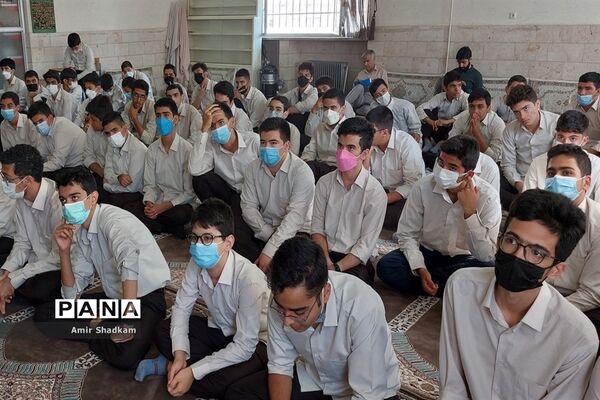 برگزاری مناظره دانش‌آموزی در مدرسه شهید‌بهشتی سمنان