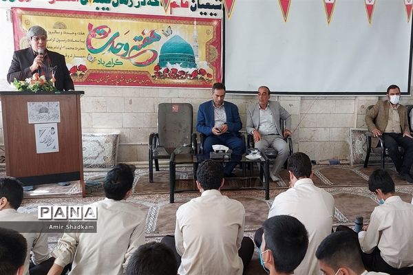 برگزاری مناظره دانش‌آموزی در مدرسه شهید‌بهشتی سمنان