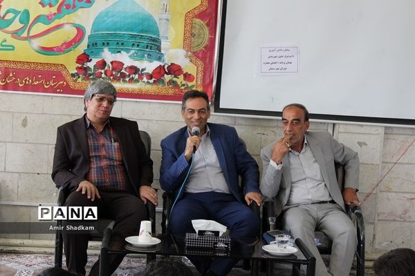 برگزاری مناظره دانش‌آموزی در مدرسه شهید‌بهشتی سمنان