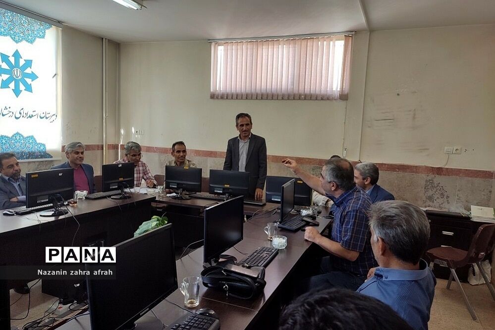 برگزاری نشست تخصصی‌ کنکور سراسری ویژه والدین در رودهن