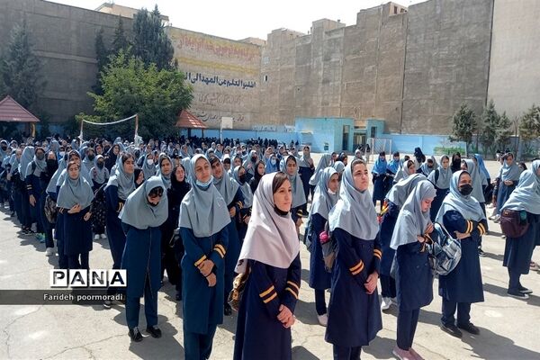 فعالیت‌های مشاوره‌ای دبیرستان علی حاتمی ملارد در هفته بهداشت روان