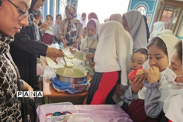 برگزاری نمایشگاه هنرهای مادرانه در دبستان اندیشه فشافویه