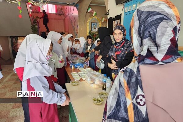 برگزاری نمایشگاه هنرهای مادرانه در دبستان اندیشه فشافویه