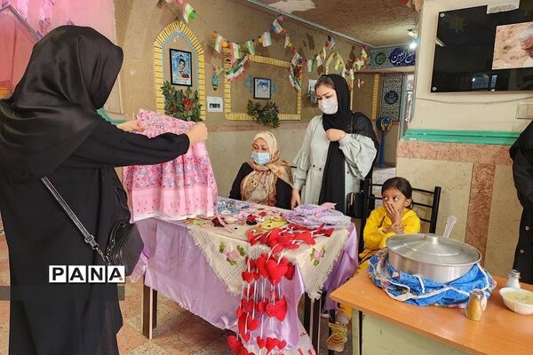 برگزاری نمایشگاه هنرهای مادرانه در دبستان اندیشه فشافویه