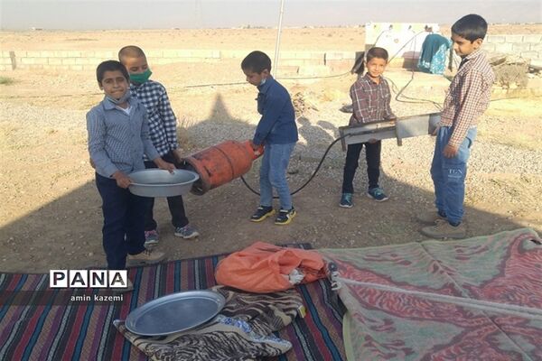 عضویت و ملبس شدن دانش‌آموزان عشایری به شال سازمان دانش‌آموزی