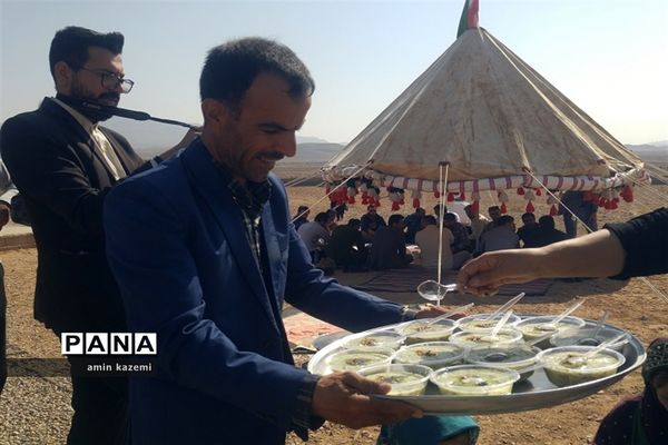 عضویت و ملبس شدن دانش‌آموزان عشایری به شال سازمان دانش‌آموزی